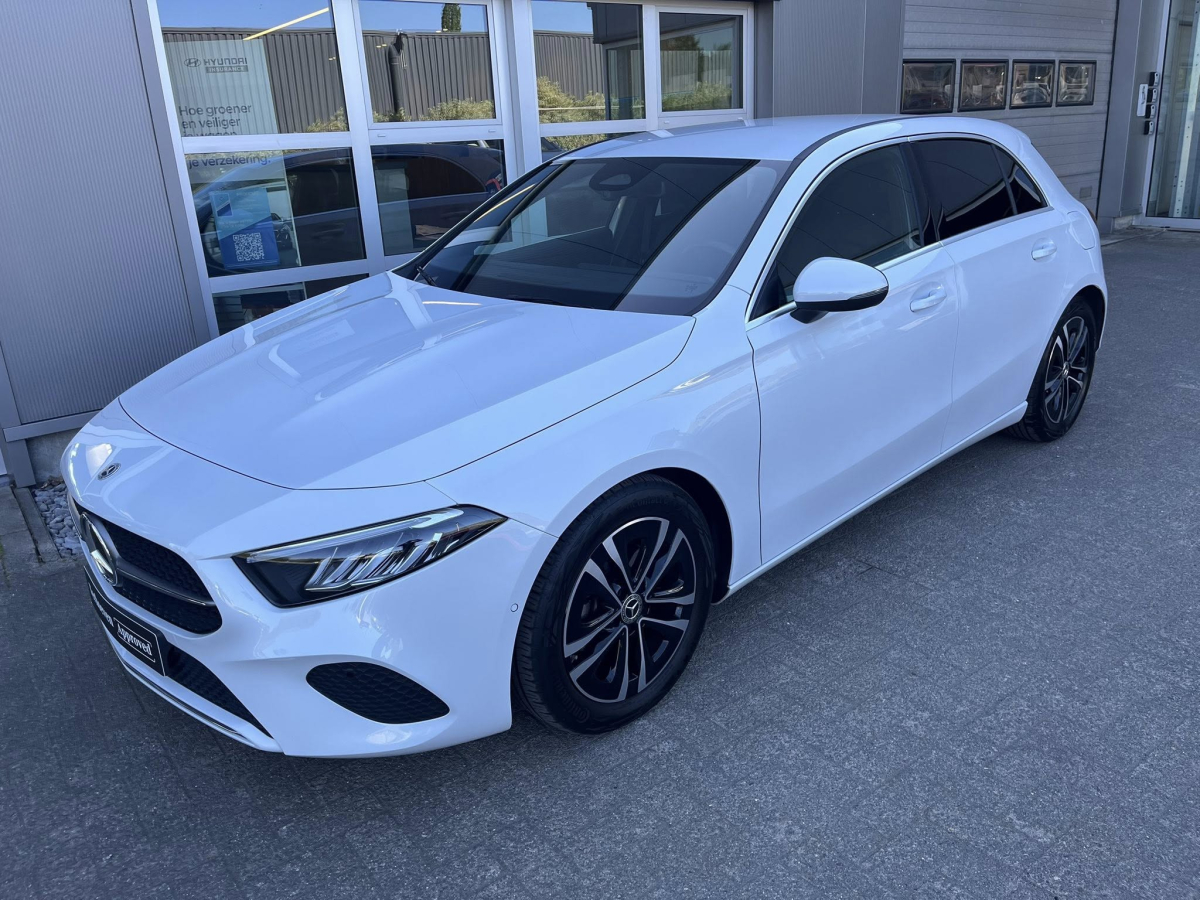 Mercedes-Benz A 180 8G-DCT Luxury Line Hybrid